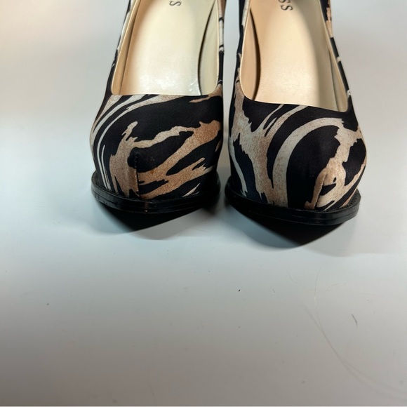 GUESS Tiger Print Hidden Platform Stiletto heels pumps. Size 7M. - Picture 3 of 12
